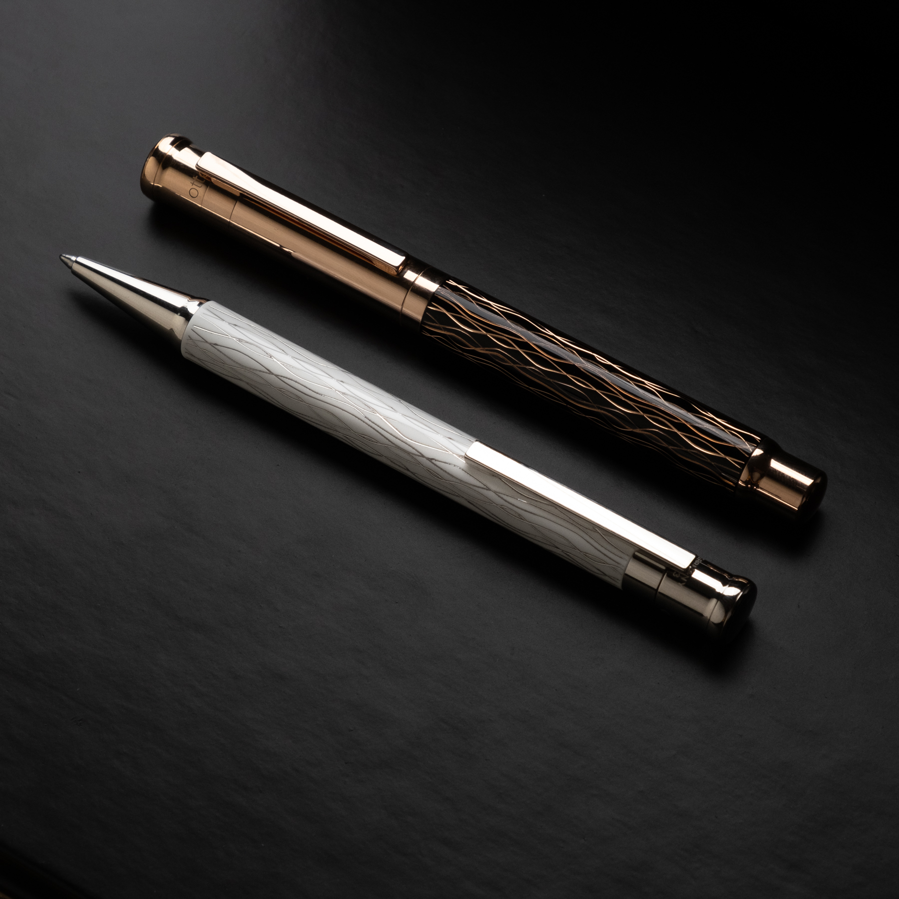 Otto Hutt Design 04 Wave Black Rose Gold Fountain pen - Vulpen